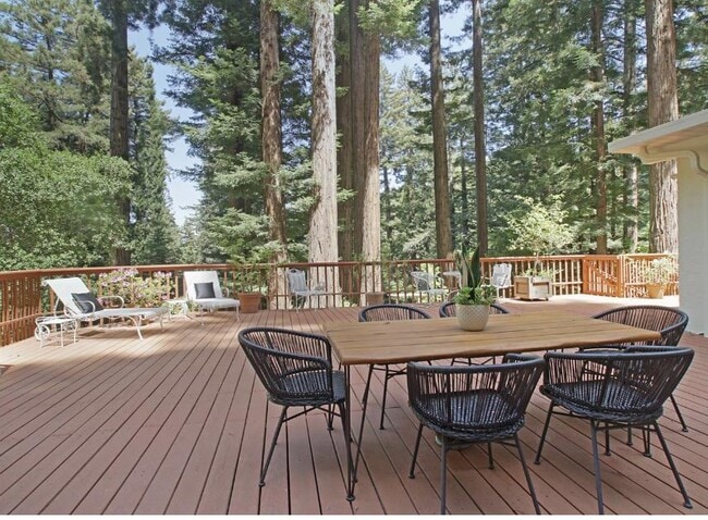 Building Photo - 350 Grandview Dr