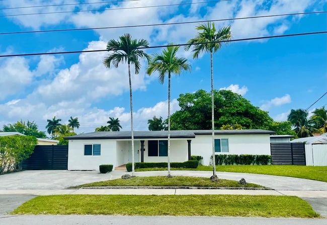 Building Photo - 11271 SW 48th St Rental