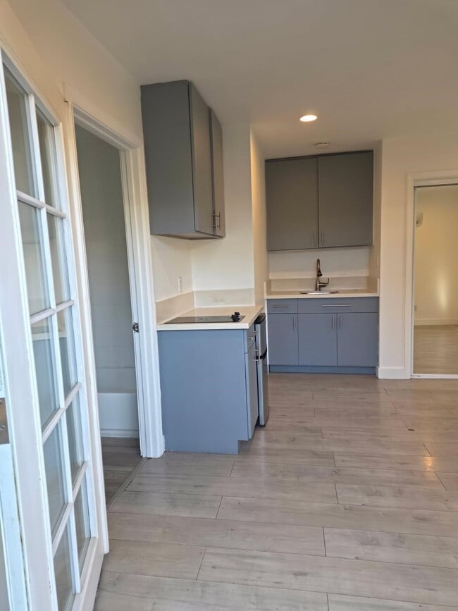 Photo - 1587 W 35th Pl Unidad Cozy Studio