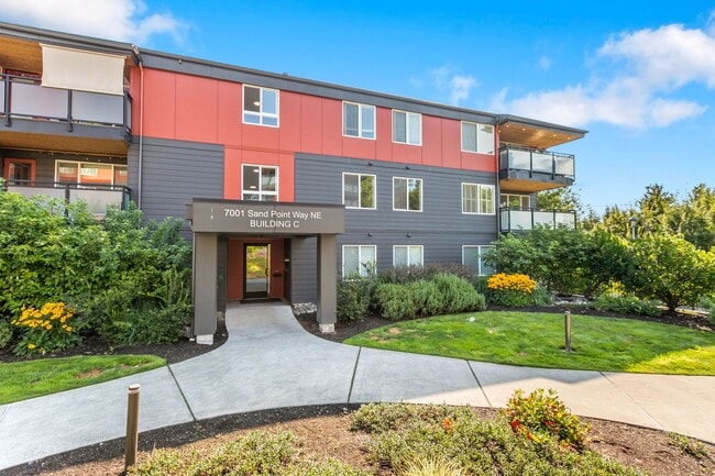 Building Photo - 2Bd/1.75Ba Seattle Condo Unit C102