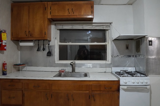 Photo - 136 Stephens St