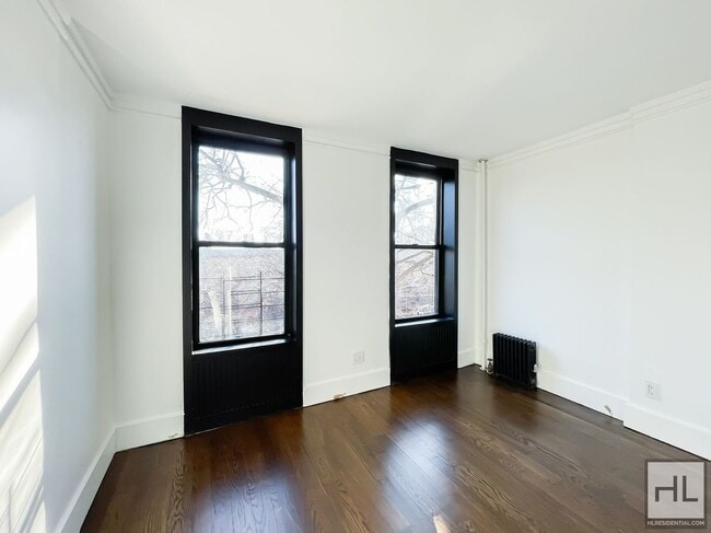 Building Photo - Carroll Gardens / 2-Bed 1-Bath / In-Unit Washer & Dryer Unit 3L