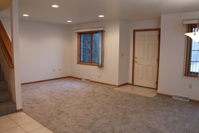 Photo - 469 N 9th St