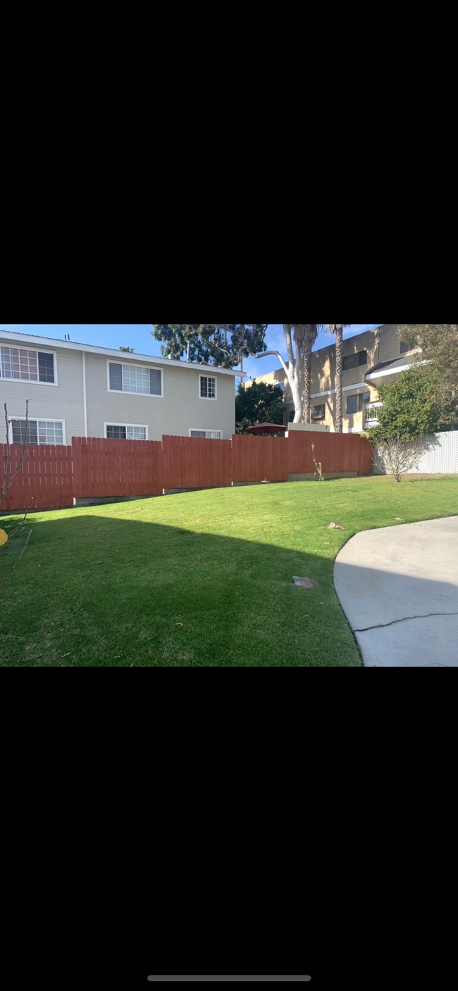 Outdoor green space - 737 Venice Way Unit #3