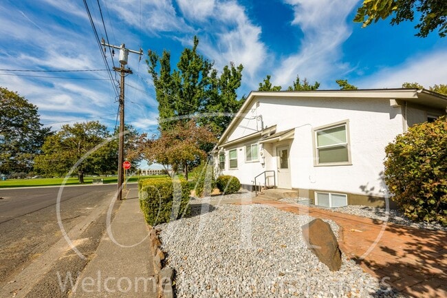 Photo - 427 SW Bade Ave Unit 427 SW Bade Ave,  2