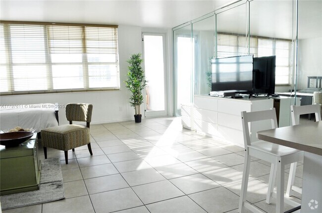 Building Photo - 100 Lincoln Rd Unit 1220 Rental