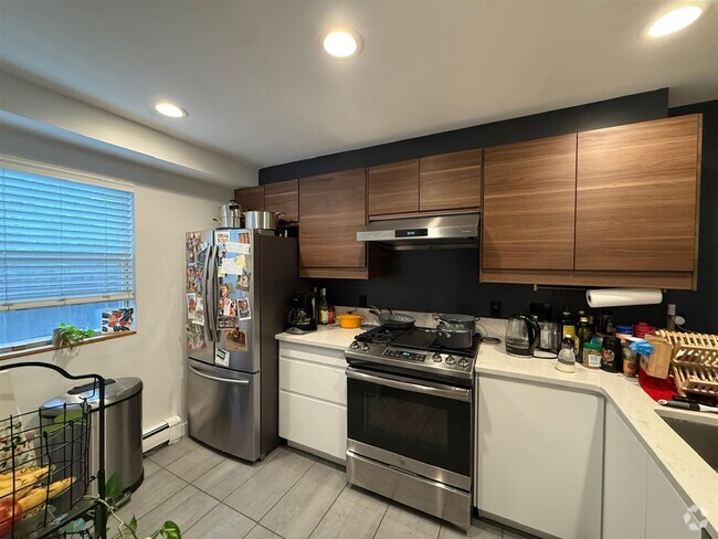 Building Photo - 32 Warwick St Unit 1 Rental