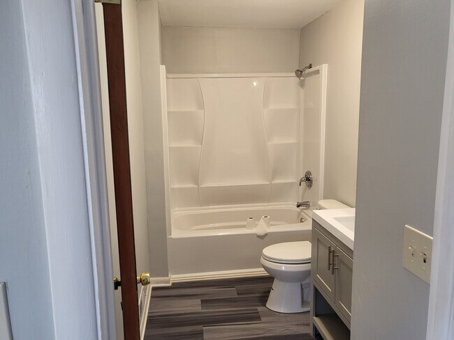 bath2 - 434 Granville Ave