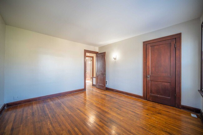 Photo - 123 E 7th Ave