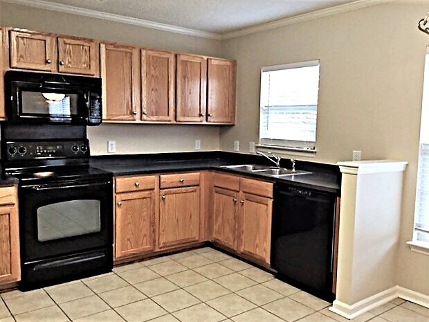 Photo - 137 Wildberry Ln