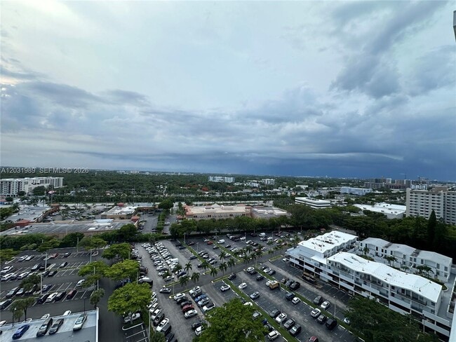 Building Photo - 18051 Biscayne Blvd Unit PH05