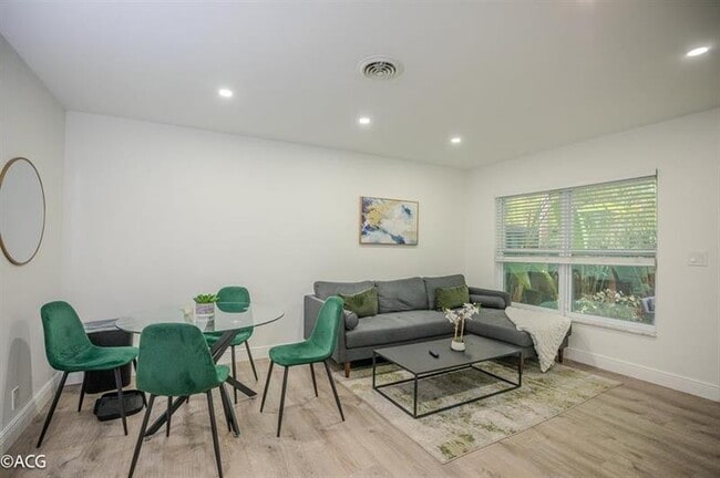 Photo - 19 NE 16th St