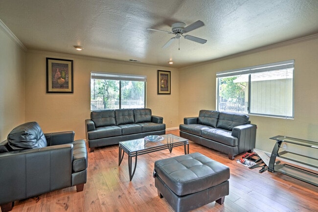 Building Photo - 1280 Rucker Ave Unit ID1304978P