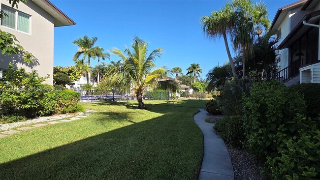 180 Cypress Way E Unit E230