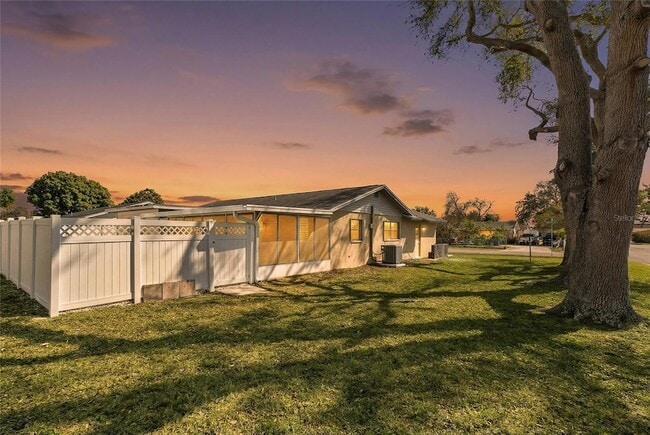 Photo - 2814 20th Ave Dr W