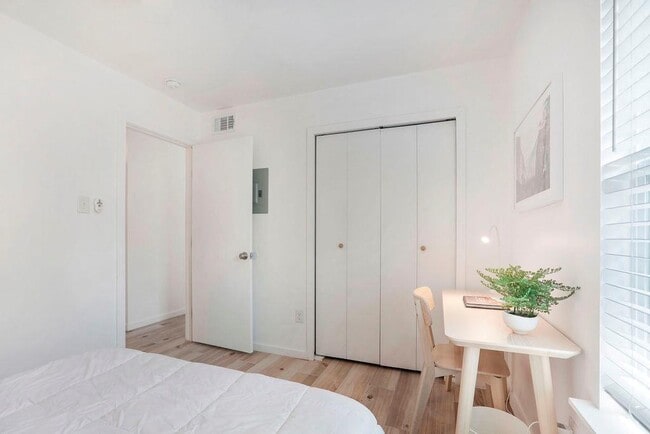 Photo - 906 E Leslie Cir Unit A