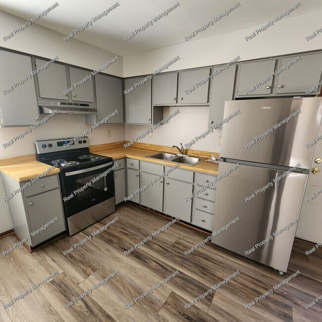 Updated 2 Bedroom Duplex Rental House Rental in Chesterton, IN