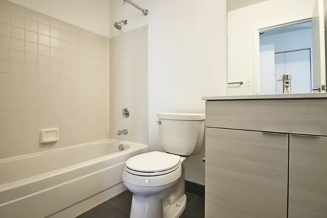 Photo - 488 E Ohio St