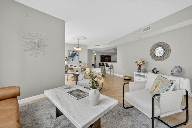 Photo - 350 SE 2nd St Unidad 1030