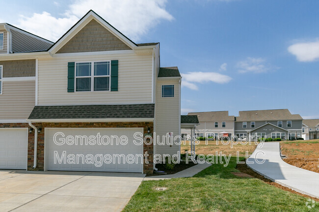 Building Photo - 6020 Hillside Ln Rental