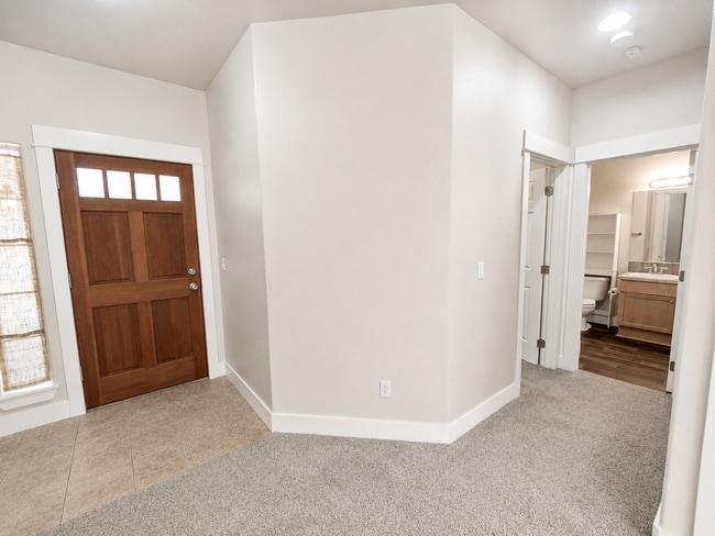 Photo - Spacious 3BR Home with Private Yard Near Alpenglow Park