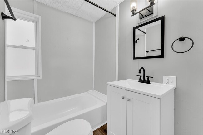 Building Photo - 3118 W 30th St Unit 1/DN