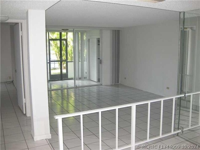 Photo - 3750 Inverrary Dr Unit 1B