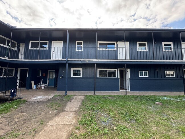Building Photo - 4706 Yellowstone Blvd Unit 2 Rental