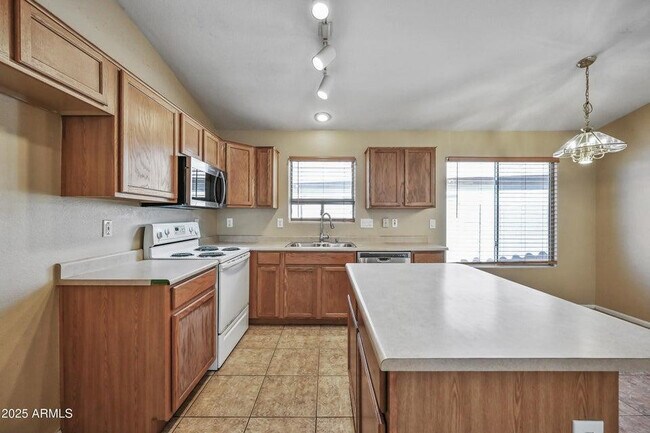 Photo - 10930 W Wilshire Dr
