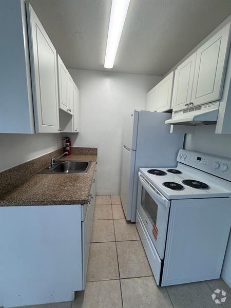 Building Photo - 3871 SW 12th Pl Unit 1 Rental