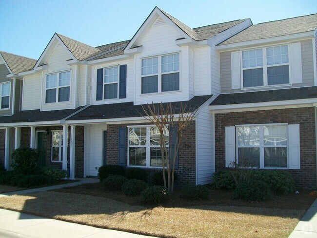 Building Photo - Available Now! 2 Bed, 2.5 Bath Town Home i...
