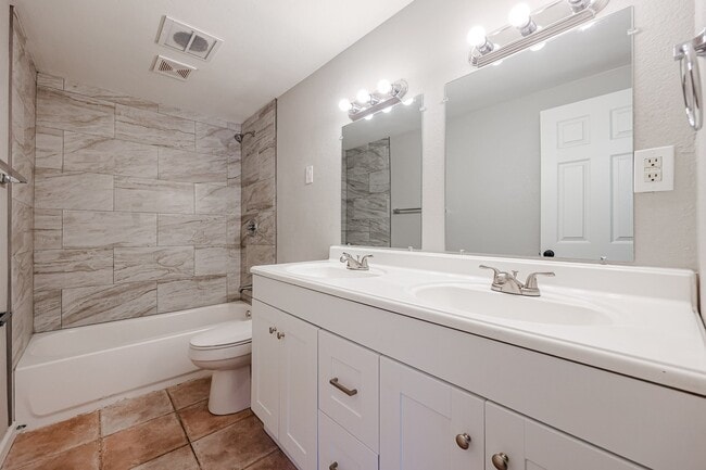 Photo - 3607 W La Salle St