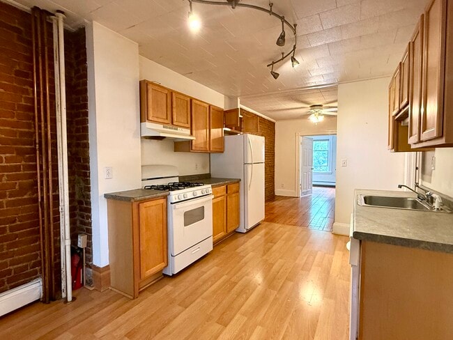 Building Photo - 18 Mead St Unit 1 Rental