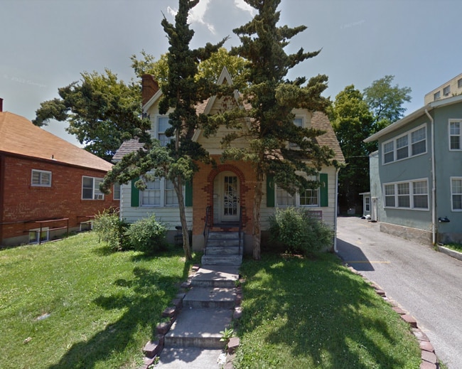 Building Photo - Charming 3 bed | 2 bath home in the heart ...