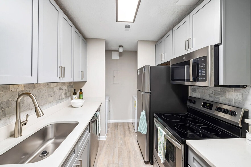 New Custom Kitchen Cabinets