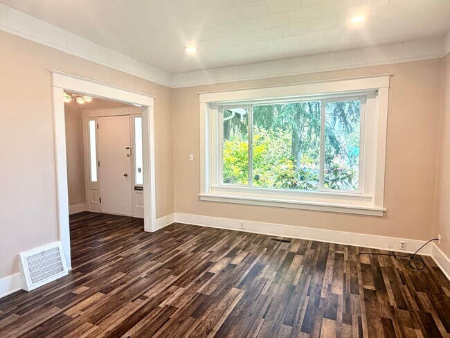 Photo - Beautifully Updated Craftsman in the Heart of North Tacoma