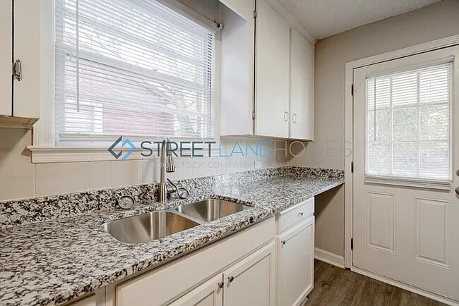 Photo - 2210 Corning Rd