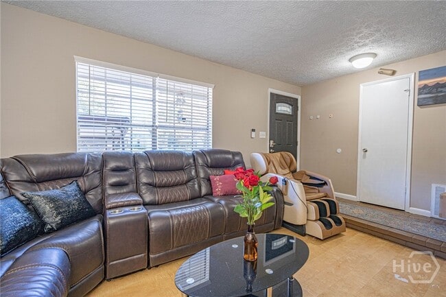 Building Photo - 17 Oxford Ct