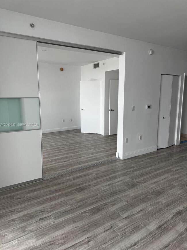 Photo - 90 SW 3rd St Unidad 1407