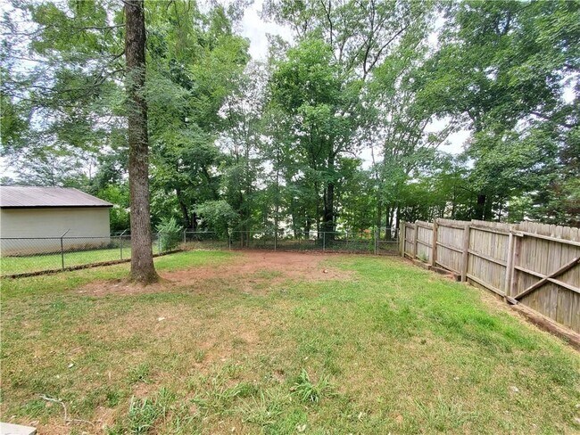 Photo - 931 Auburn Rd
