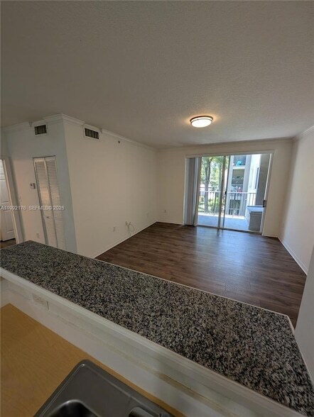 Photo - 6831 SW 44th St Unidad 203
