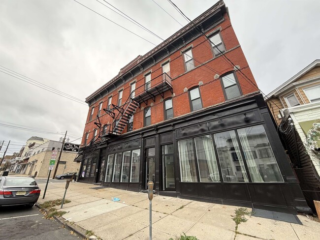 Building Photo - 155 Midland Ave Unit 2D