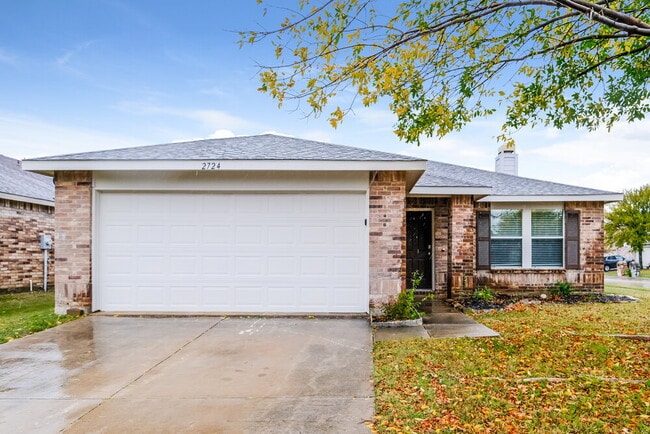 Building Photo - 2724 Woodlake Pkwy