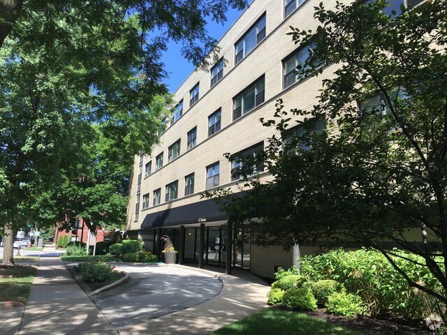 Building Photo - 515 Sheridan Rd Rental