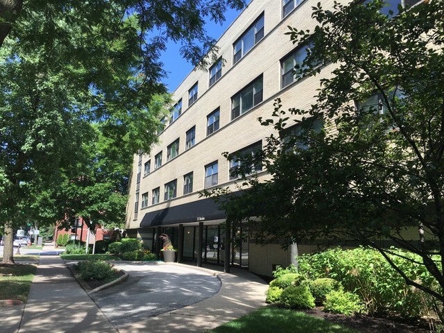 Building Photo - 515 Sheridan Rd Rental