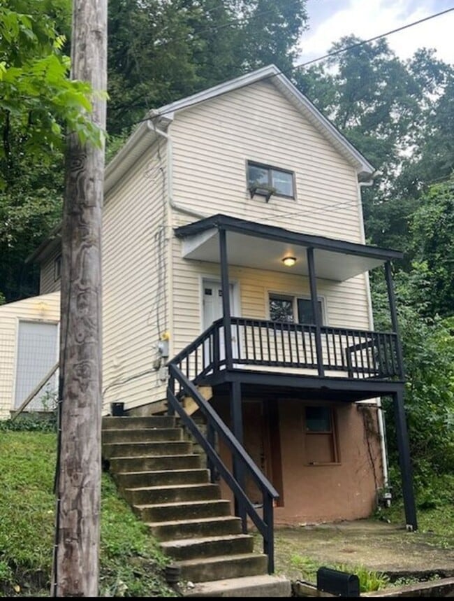 Building Photo - 223 Hillside Ave Rental