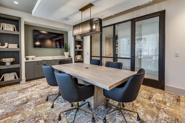 Aura High Pointe