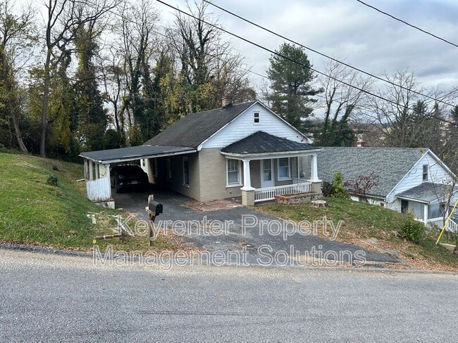 Photo - 1014 Hall St