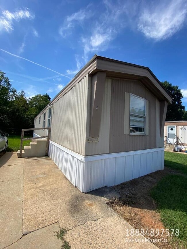 Building Photo - 2115 31st Ave Dr NE Unit 1S