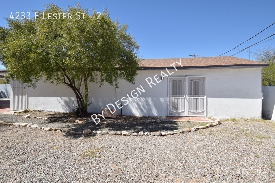 Photo - 4233 E Lester St-2